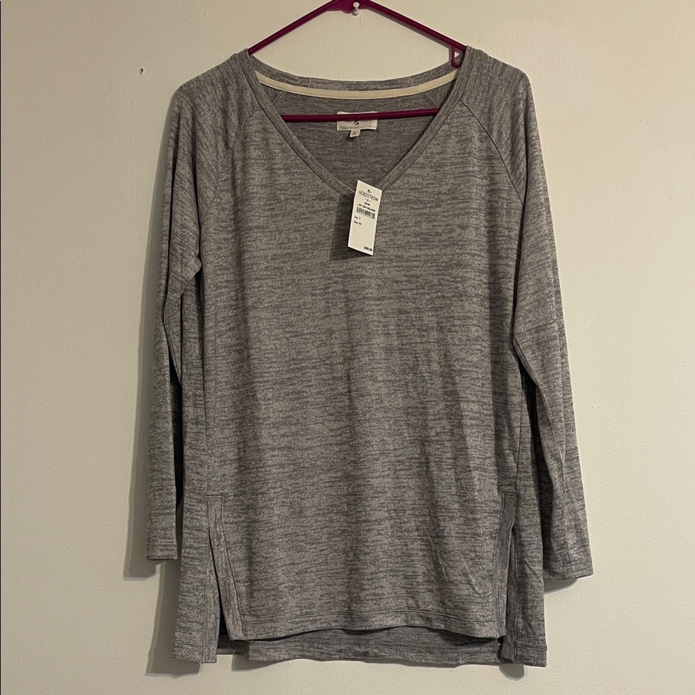 Lou & Grey Heather Gray Long Sleeve V-Neck Top
